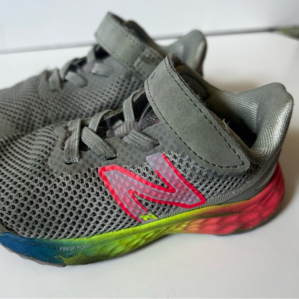 New Balance Fresh Foam size 6 Kids' Gray and Multicolor Sneaker